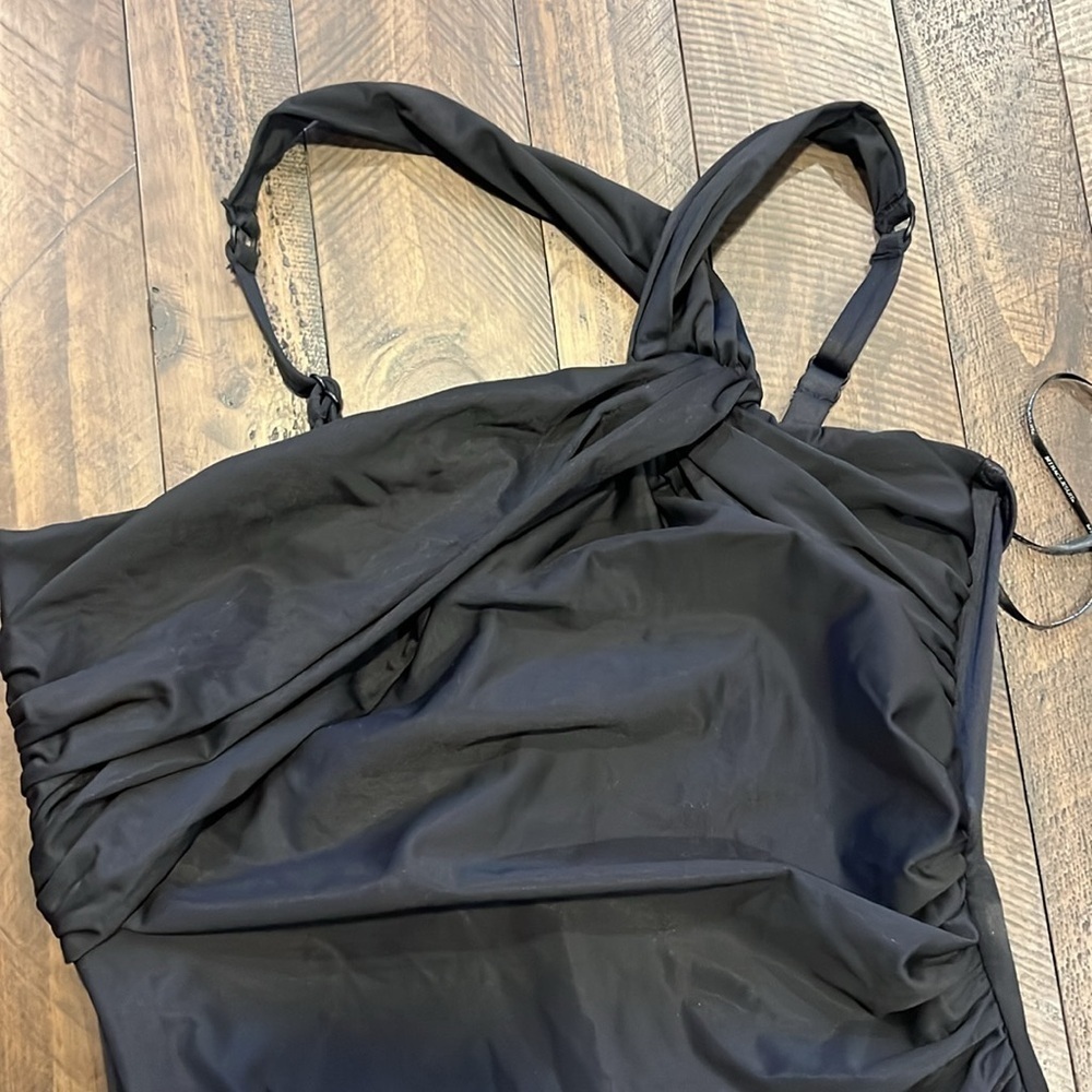 MIRACLESUIT Underwire One Piece Swimsuit - Picture 5 of 10